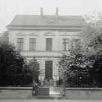 Ein Bild vom alten Pastorat in SchwarzWeiß - circa 1920 aufgenommen.