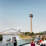 Blick über den Medienhafen auf Düsseldorf