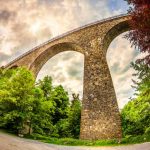 Blick von unten auf das Eulenbachviadukt