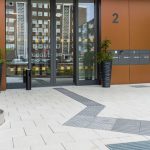 Bereits vor unserem Hotel können Sie sich mittels taktilem Leitsystem orientieren