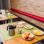 Wunderschön gedeckt erwartet Sie unser Frühstücksraum