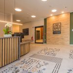 Unser taktiles Leitsystem führt sie zielsicher zu unserer Rezeption